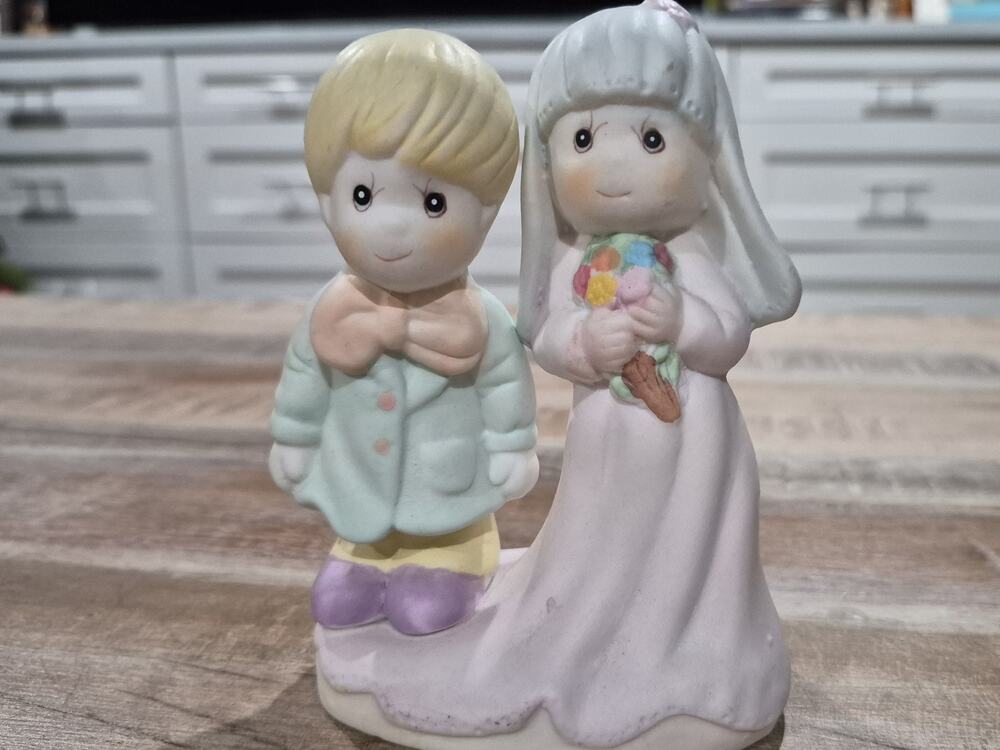 Vintage Ceramic Porcelain Figurine Boy and Girl 5 Inches Tall